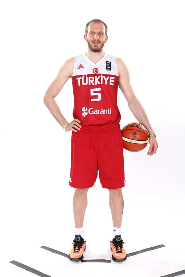 Sinan Güler: zorgdragen voor de basketbal legacy - Johan Cruyff Institute