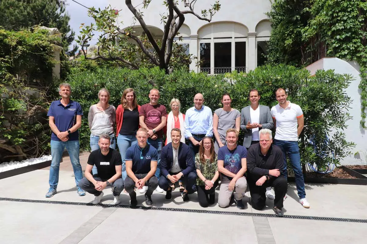 Profesores de Johan Cruyff Academy en foto de grupo.