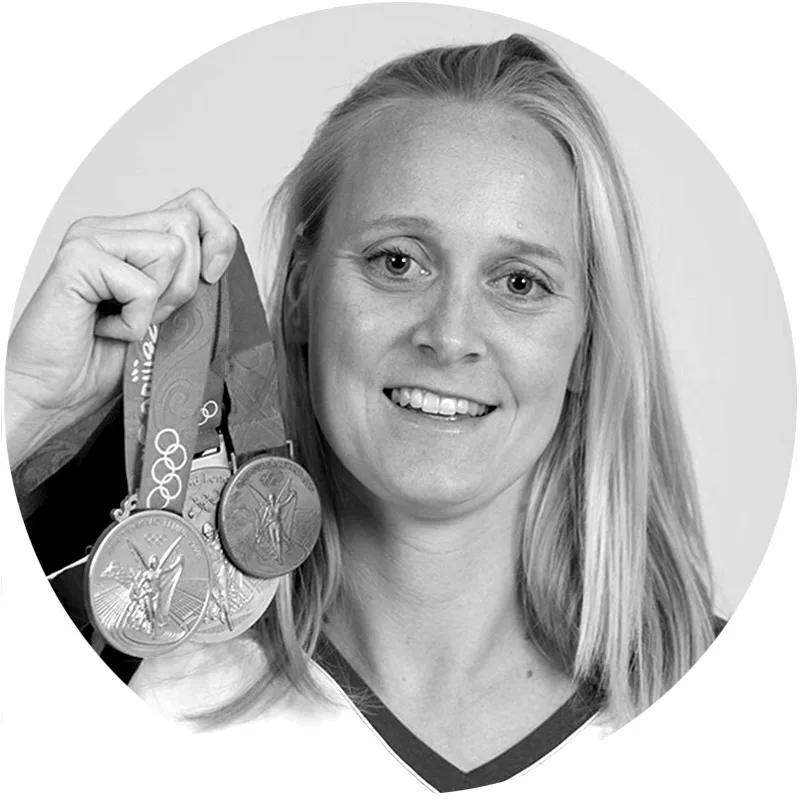 Inge Dekker turns to coaching to feel like a fish in the water again - Johan Cruyff Institute