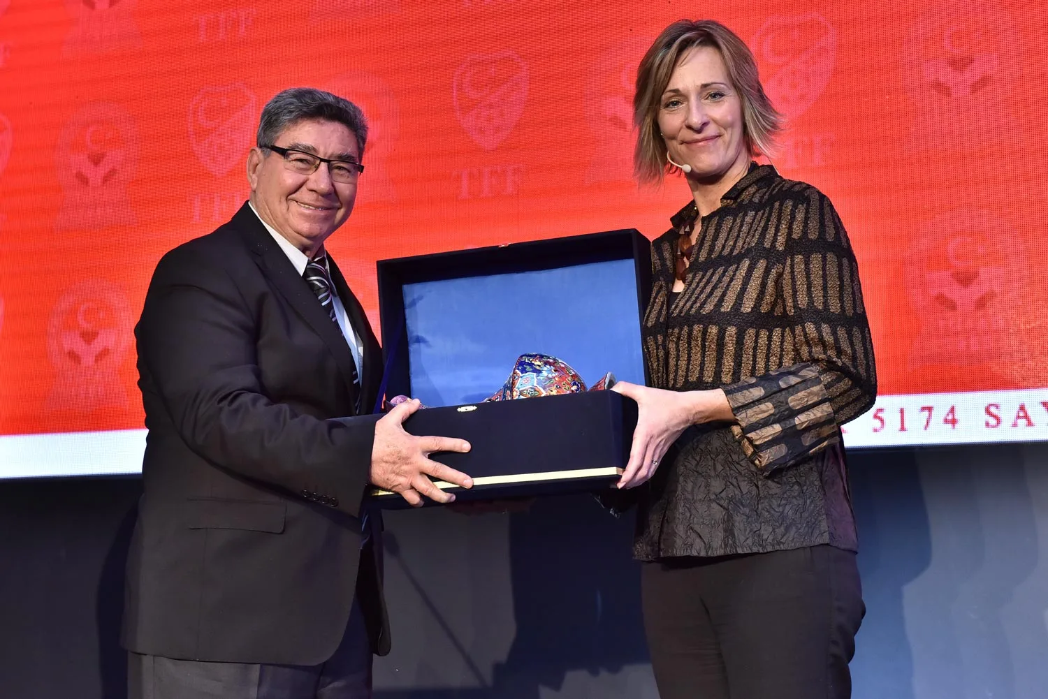 Johan Cruyff Institute receives the award as the 'Greatest Contributor in Football Education' at FIFEX