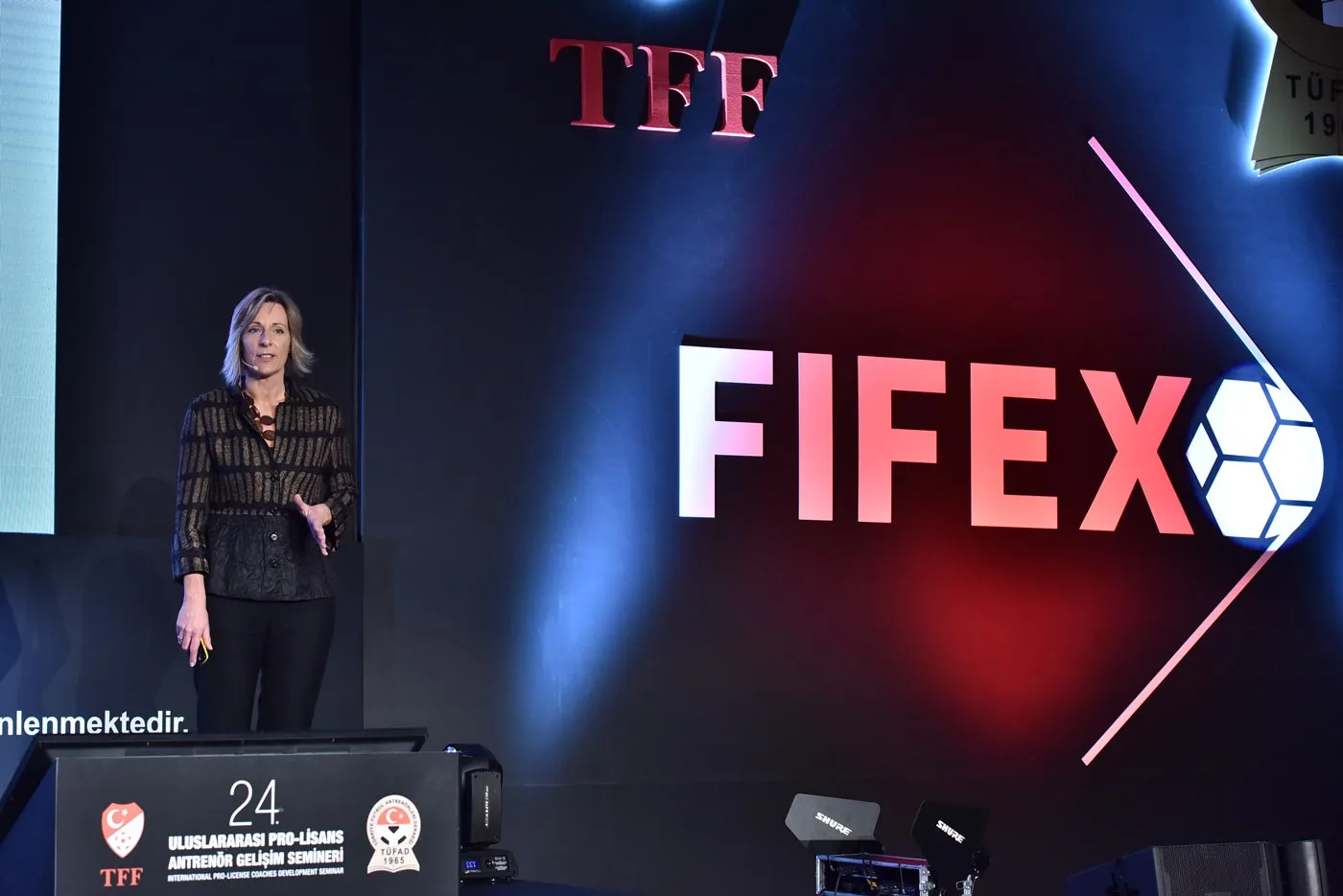 Johan Cruyff Institute receives the award as the 'Greatest Contributor in Football Education' at FIFEX