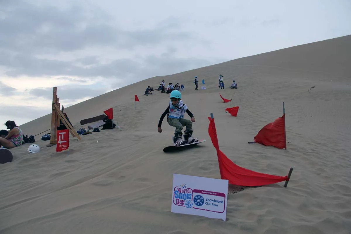 Sueños de arena: un proyecto social de sandboard nacido en las dunas de Perú