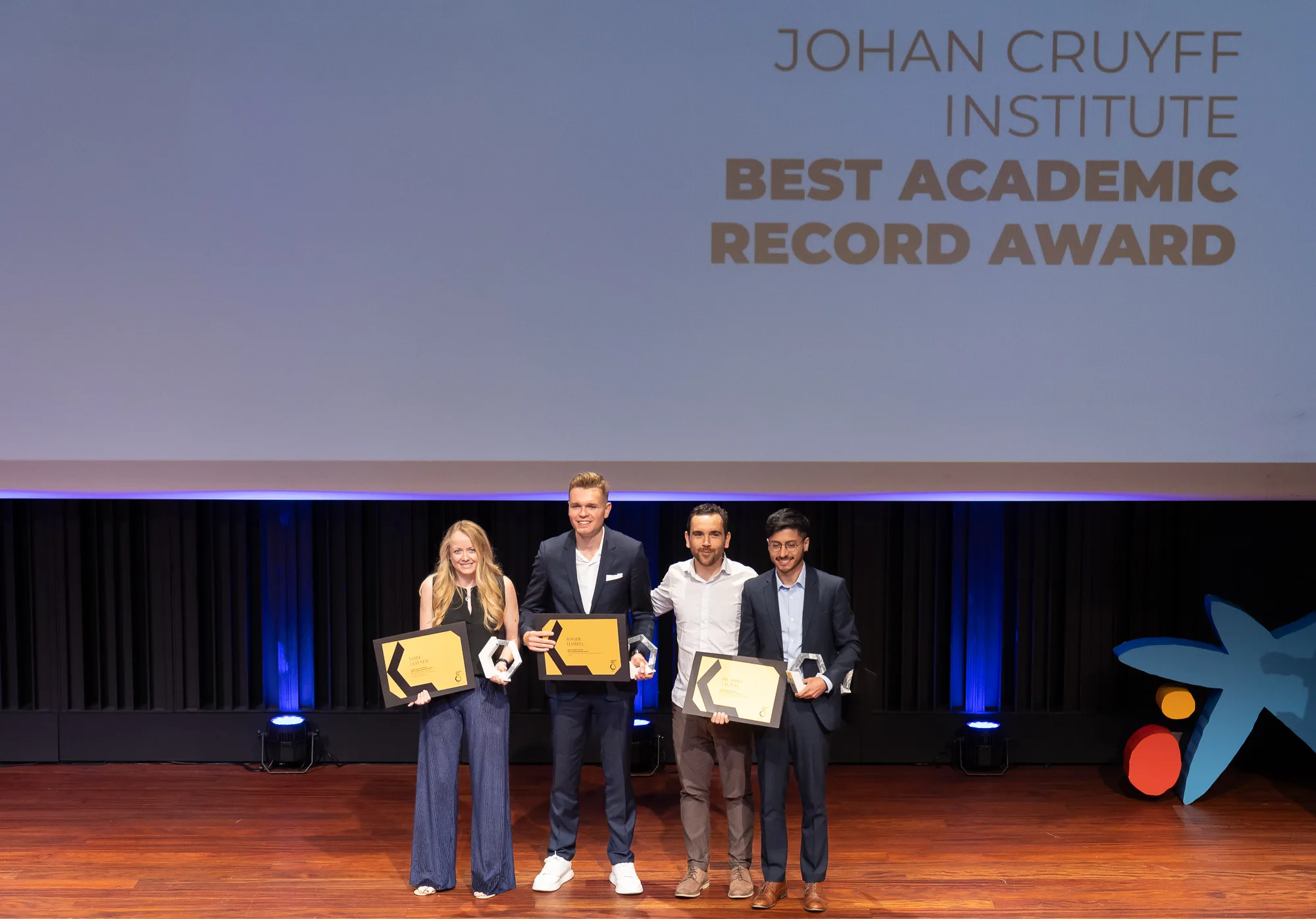 Espíritu olímpico en las graduaciones 2023 de Johan Cruyff Institute