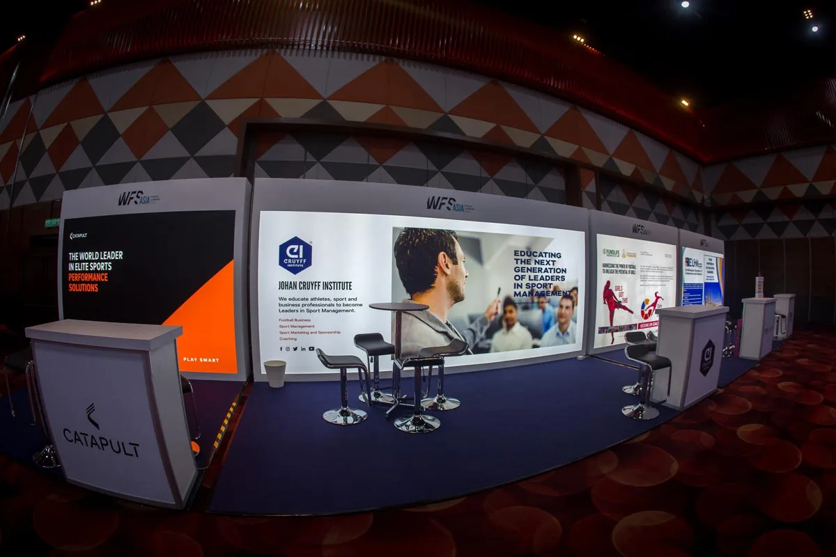 Stand de Johan Cruyff Institute en Zona Expo de World Football Summit Asia 2019.